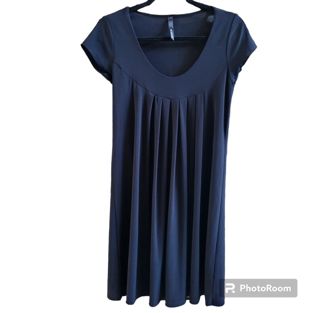 Nic & Dom Size Medium Flowy Black Dress Short Sleeve